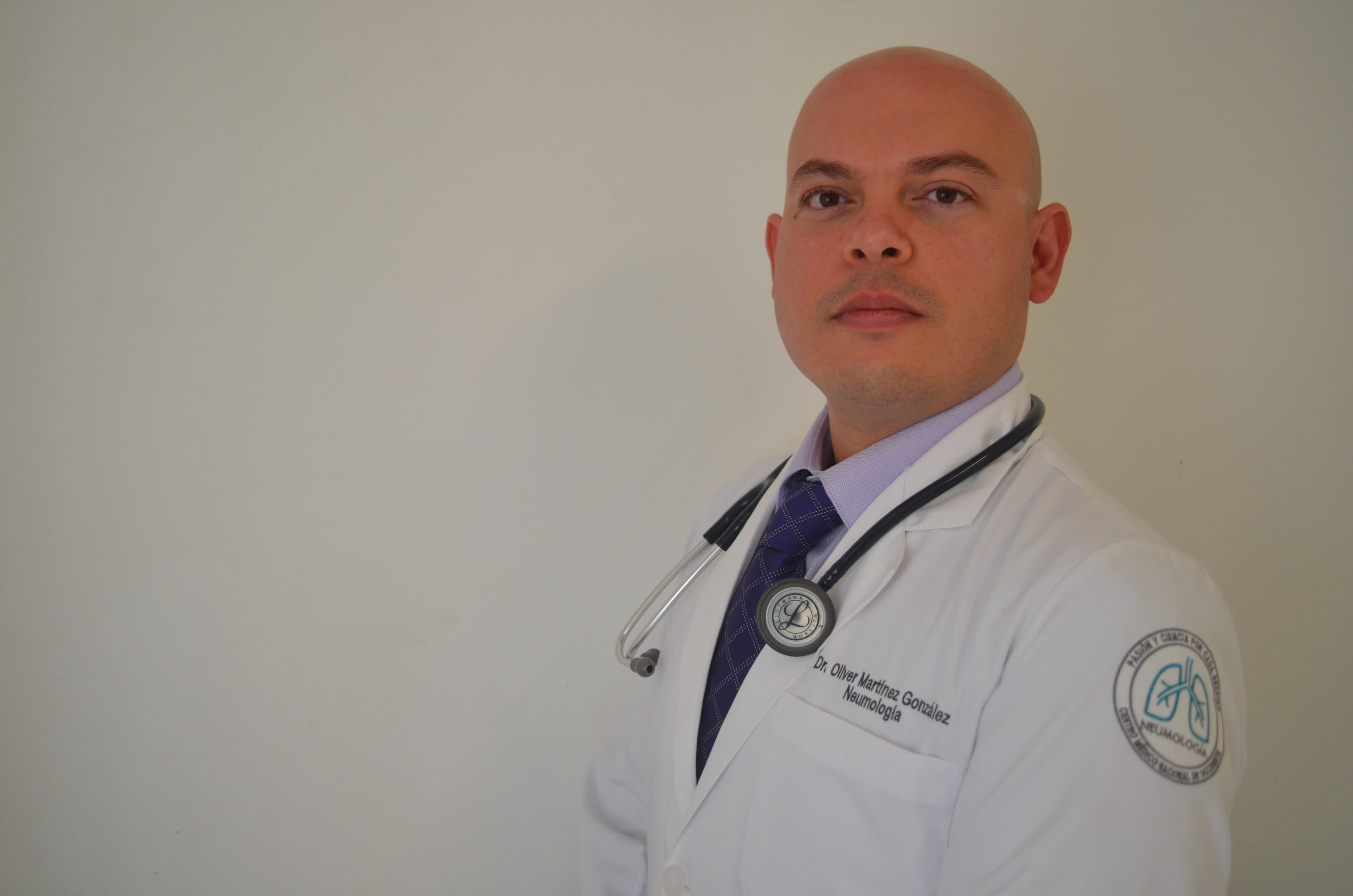 Dr. Oliver Martínez González
